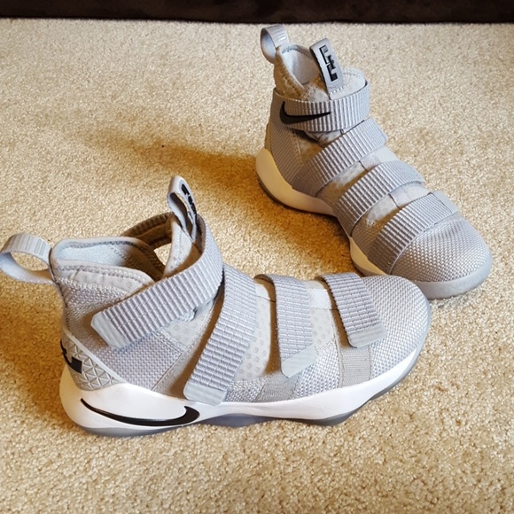 velcro basketball shoes